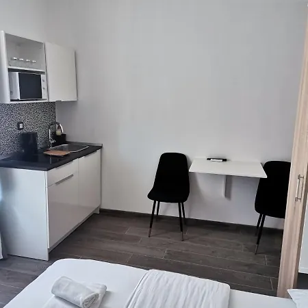 アパート Elin's In Center プーラ